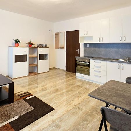 Penzion Kendy Apartment Mistrin Luaran gambar
