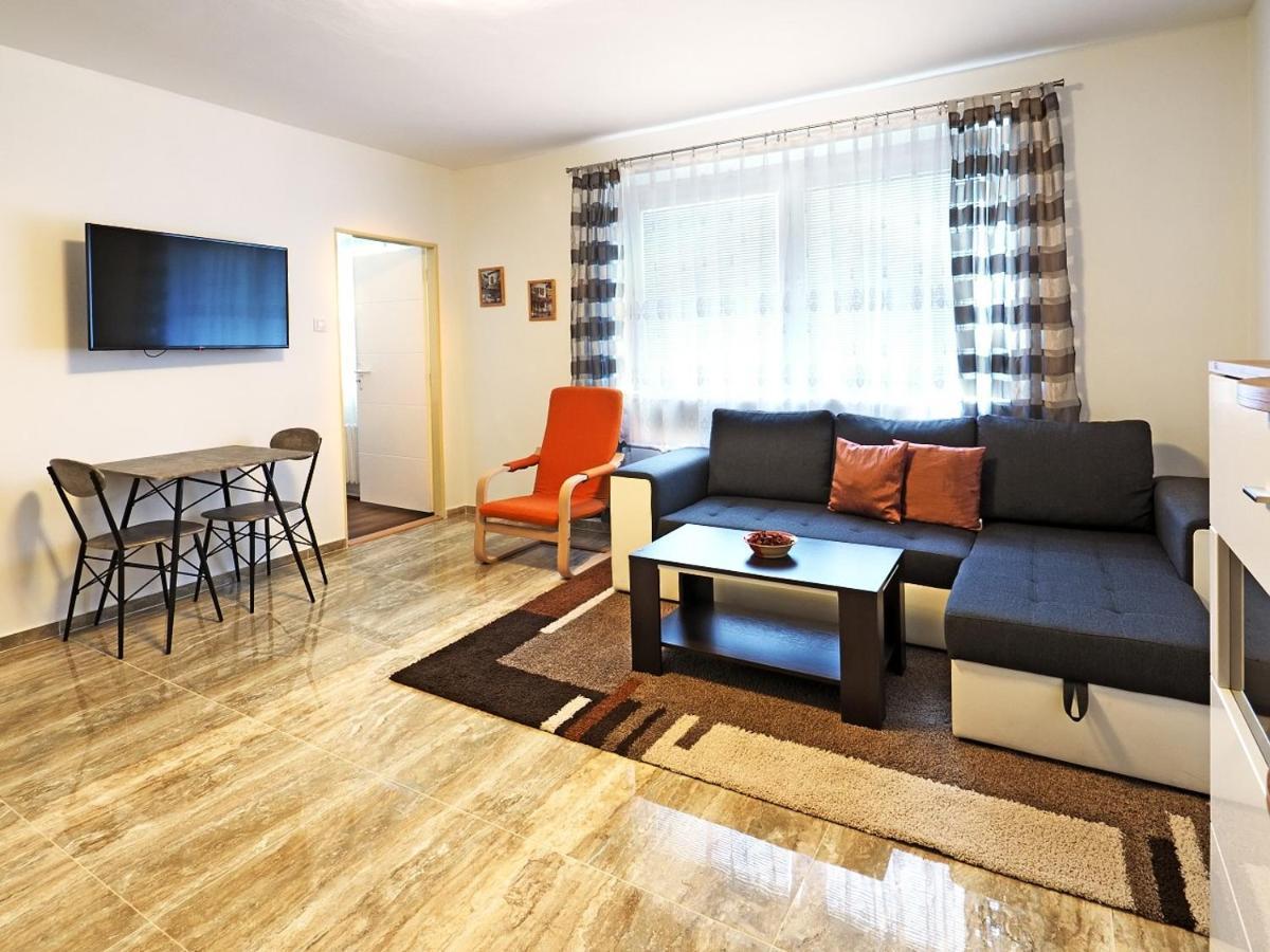Penzion Kendy Apartment Mistrin Luaran gambar